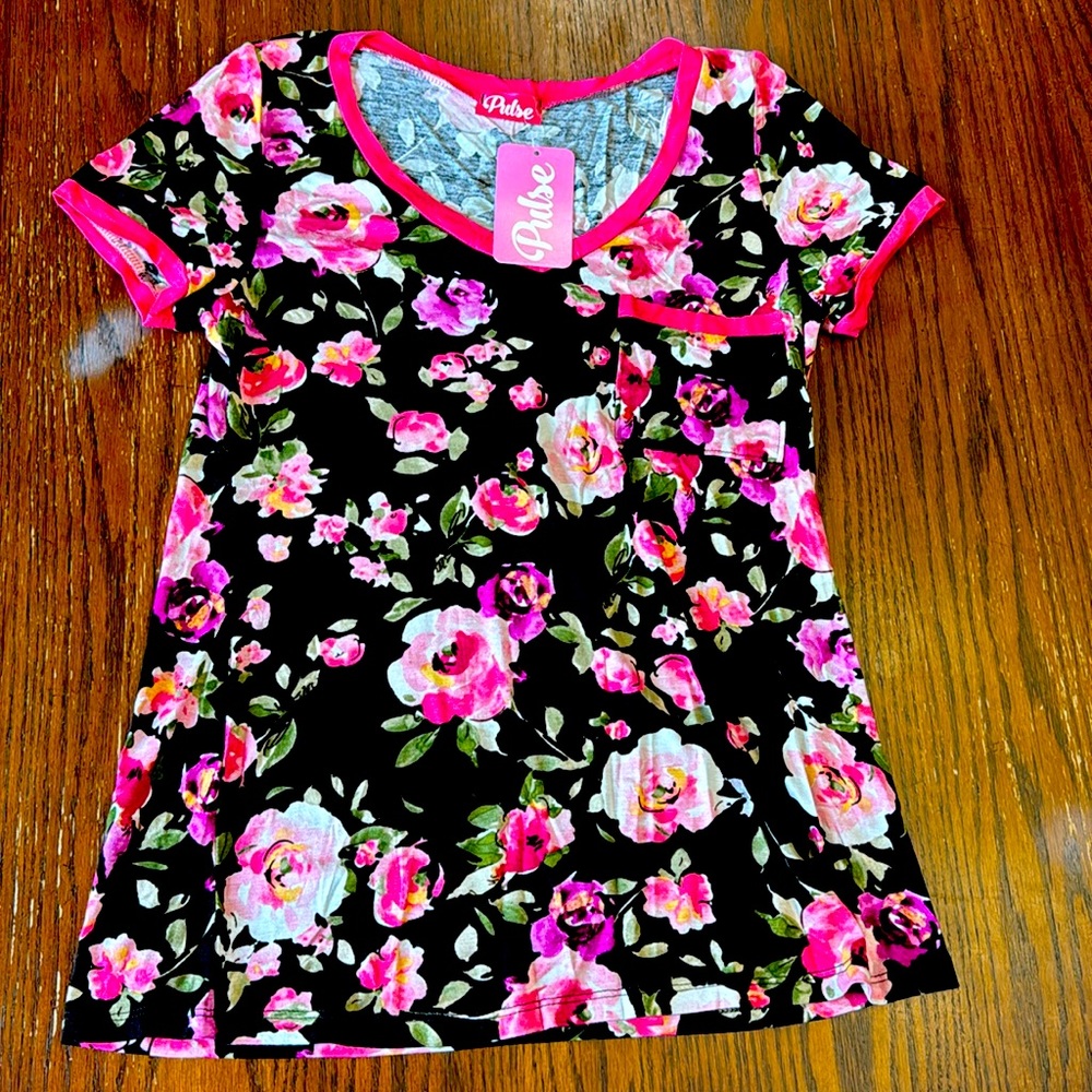 NWT Pulse Floral Top